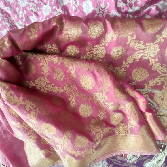 Pink Banarasi Dupatta - Picture 4 of 4